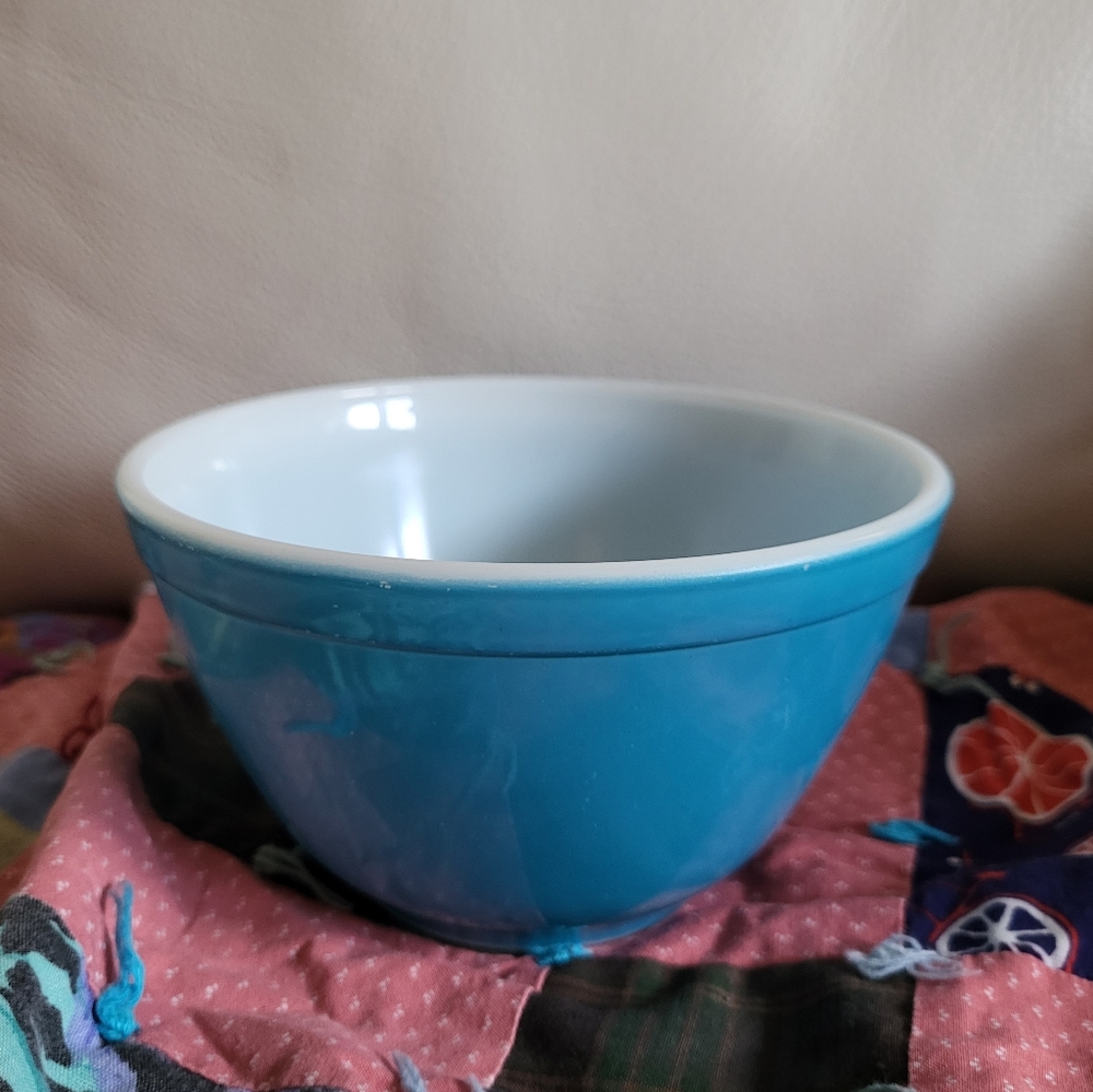Pyrex bowl 401 1 1/2 PT ovenware